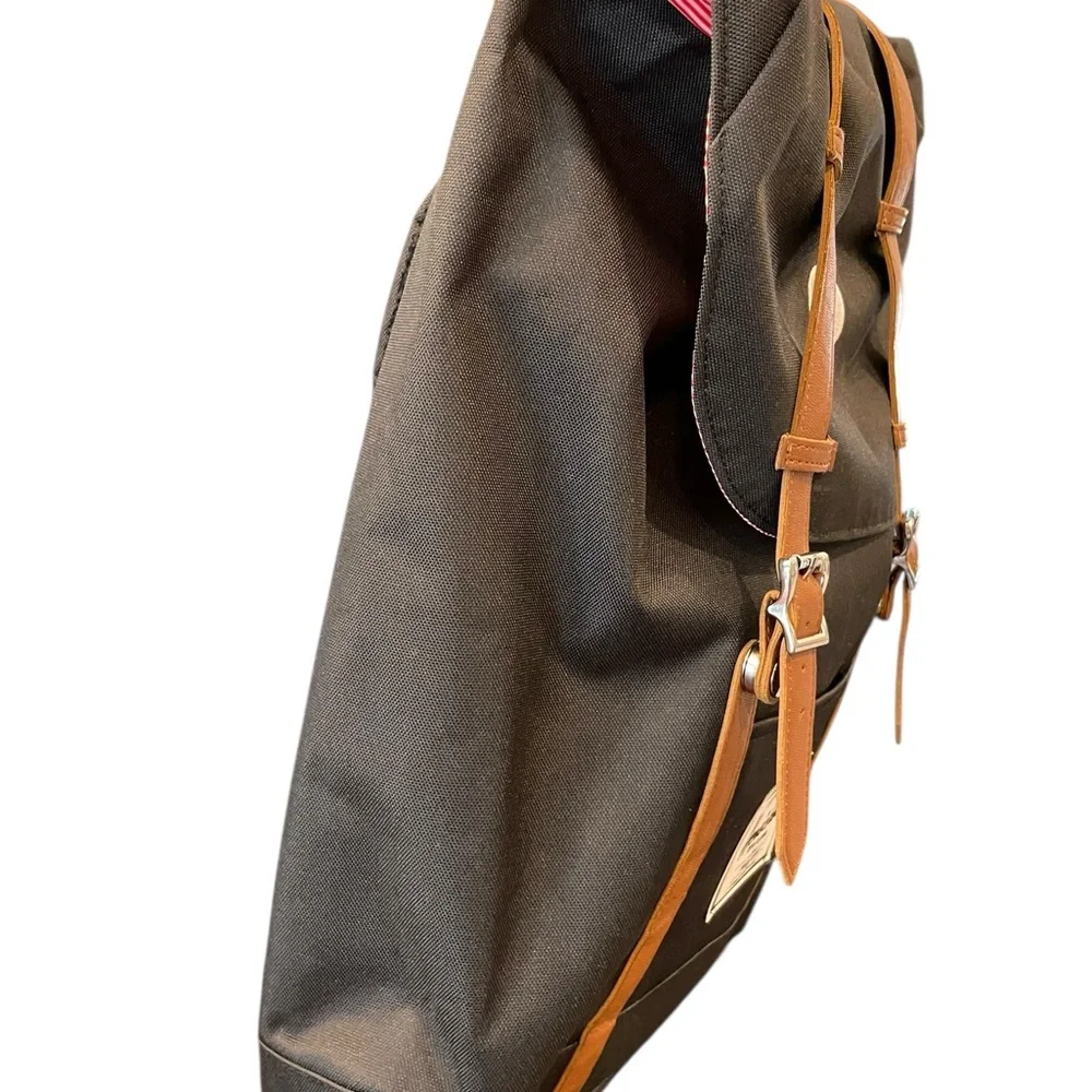 Herschel Supply Co. Retreat Backpack Padded‎ Interior Laptop Sleeve Black Brown